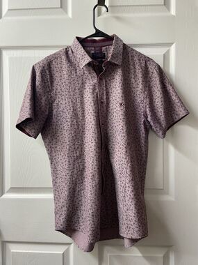 Buckle Eight X  Athletic Fit Button Up Shirt Large Short Sleeve Burgundy Print